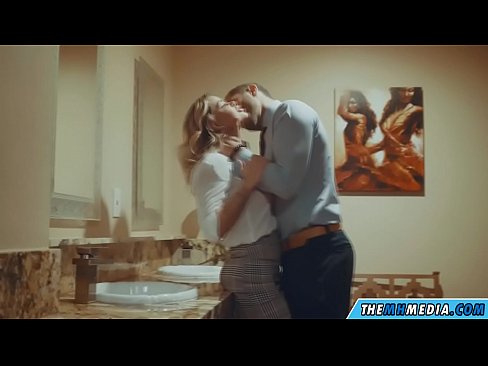 ❤️ Uma blonde obugaxayo ekuyenga endlini yangasese yomphakathi Amahule ku-zu.pornhills-com.ru